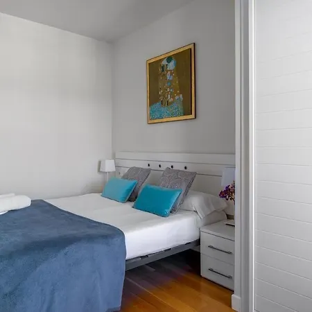 Seaside Escape In Gros Full Apt Free Park Apartment San Sebastian